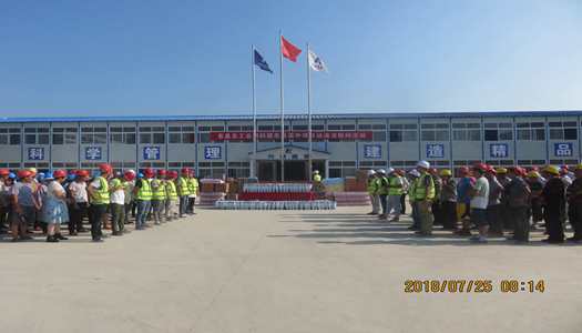 息縣縣領(lǐng)導(dǎo)、總工會(huì)主席迎著酷暑 送清涼慰問(wèn)息縣高中項(xiàng)目一線工人